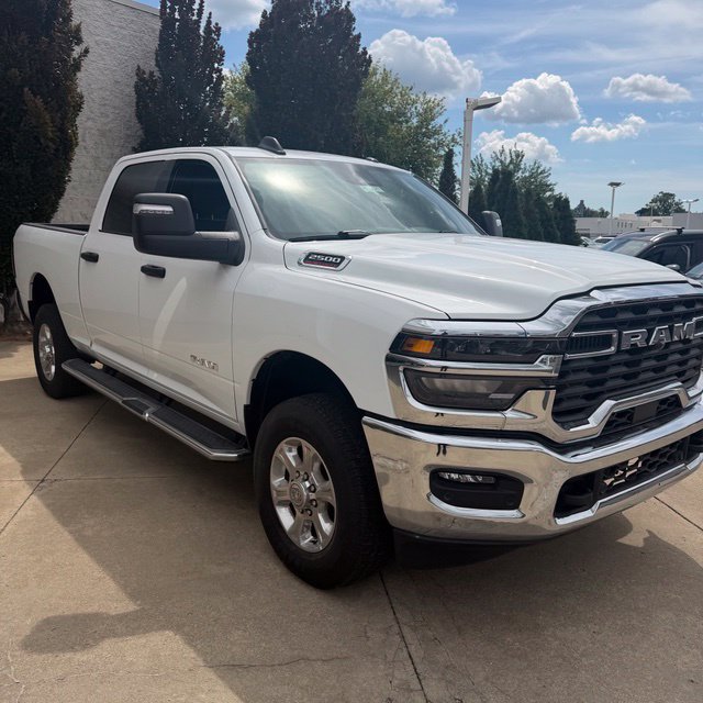 Used 2025 RAM 2500 Big Horn AWD/4WD image 3