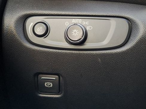 Used 2025 Chevrolet Blazer LT image 23