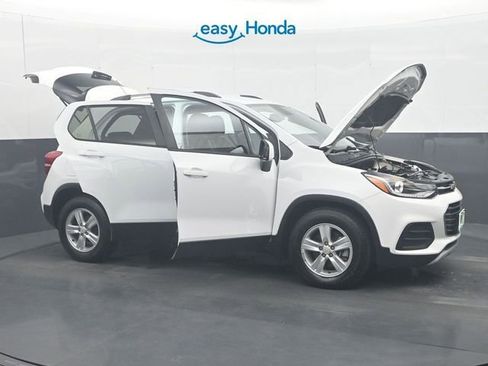 Used 2021 Chevrolet Trax LT image 34