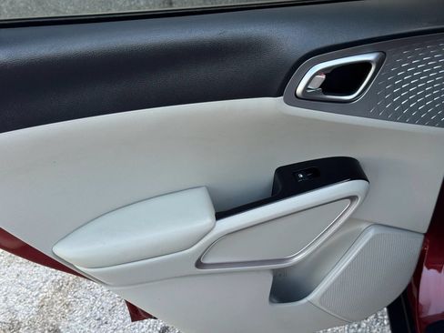 Used 2020 Kia Soul LX FWD image 16