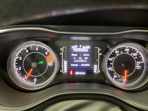 Used 2021 Jeep Cherokee Latitude FWD image 22