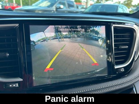 Used 2025 Chrysler Pacifica Limited image 18