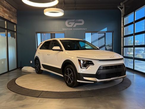 Used 2025 Kia Niro LX FWD image 1