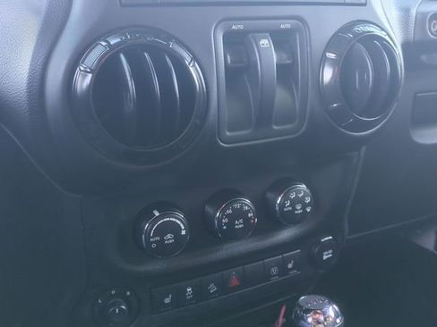 Used 2017 Jeep Wrangler Rubicon image 37