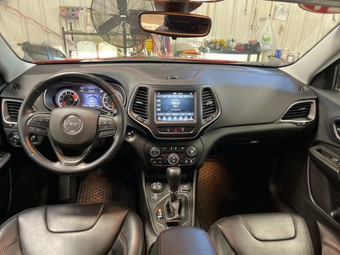 Used 2021 Jeep Cherokee Trailhawk w/ Trailer Tow Group AWD/4WD image 18
