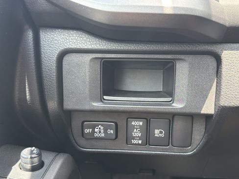 Used 2019 Toyota Tacoma TRD Off-Road AWD/4WD image 12