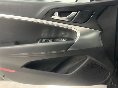 Used 2025 Genesis G70 2.5T image 14