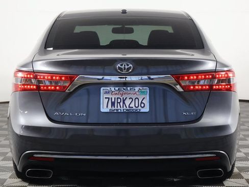Used 2016 Toyota Avalon XLE Plus w/ Preferred Accessory Package FWD image 5