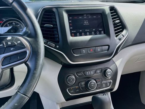 Certified 2021 Jeep Cherokee Latitude Plus AWD/4WD image 14