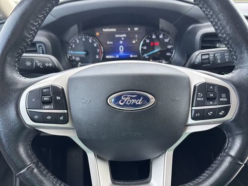 Used 2021 Ford Explorer XLT image 30