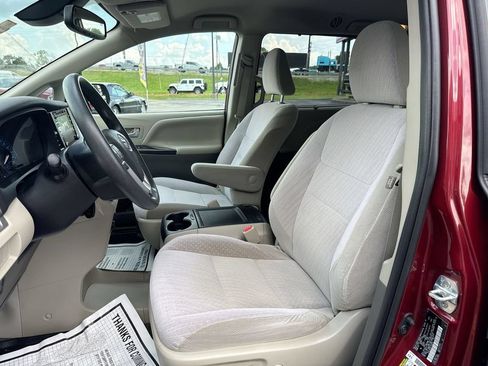 Used 2020 Toyota Sienna LE AWD/4WD image 14