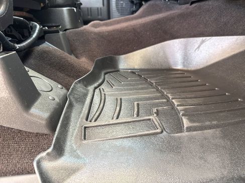 Used 2015 Ford F250 Lariat w/ FX4 Off-Road Package image 29