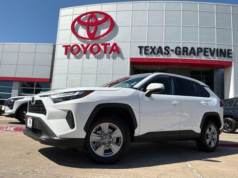 Used 2025 Toyota RAV4 XLE FWD image 2