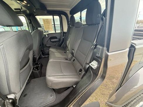 Certified 2022 Jeep Gladiator Sport image 10