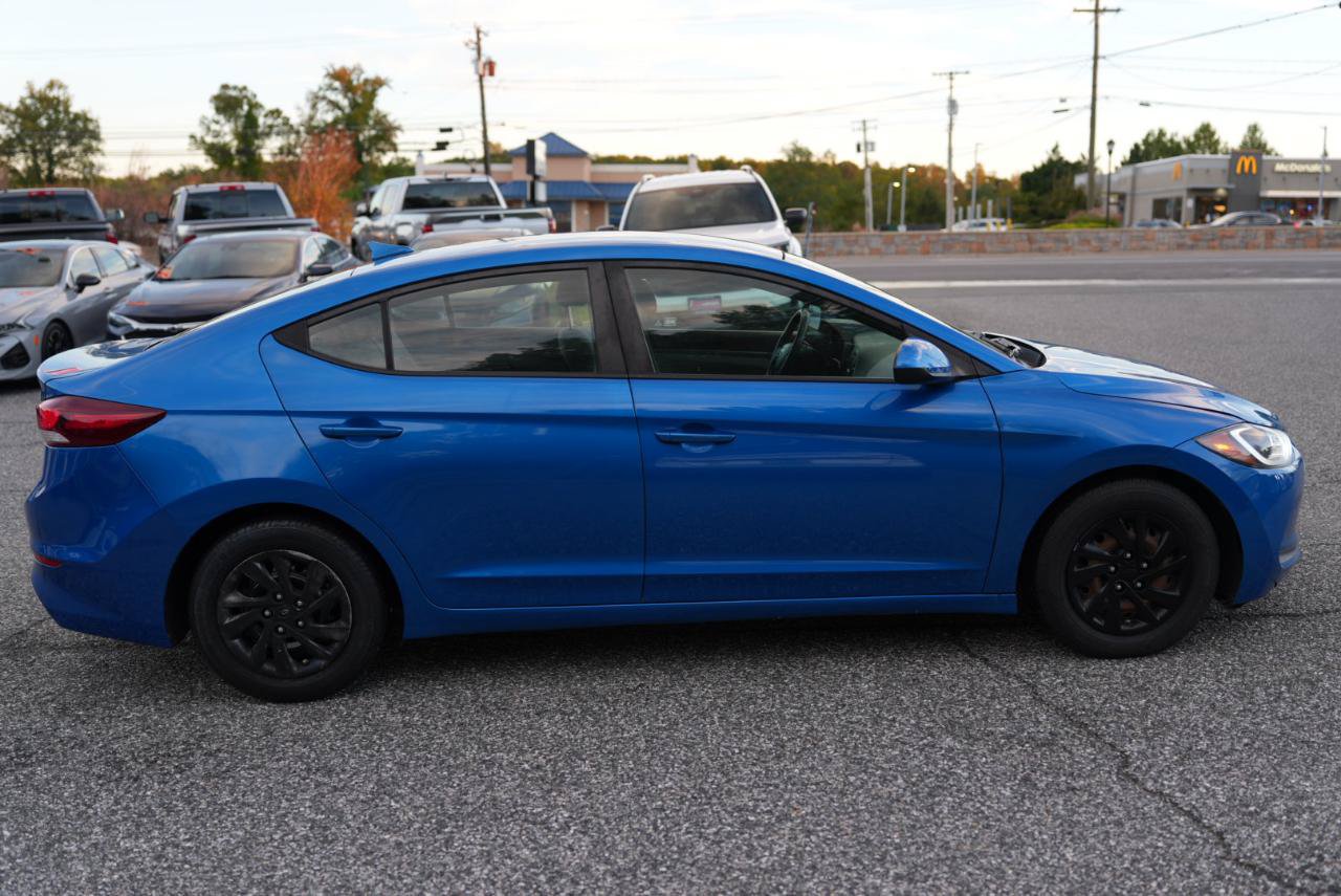 Used 2017 Hyundai Elantra SE FWD image 4