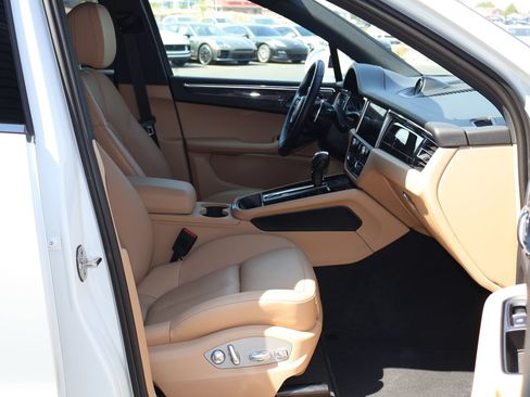 Used 2026 Porsche Macan AWD/4WD image 28