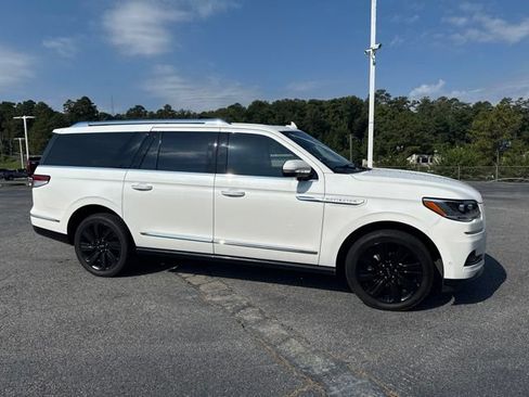 Used 2023 Lincoln Navigator L Reserve AWD/4WD image 2