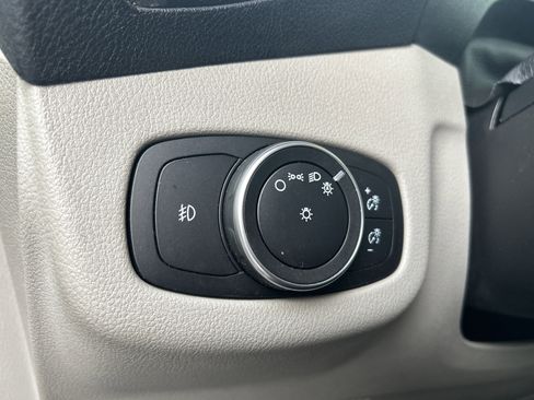 Used 2019 Ford Transit Connect XLT image 11