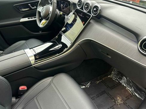 Used 2025 Mercedes-Benz GLC 300 image 19