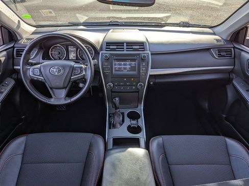 Used 2016 Toyota Camry SE image 21