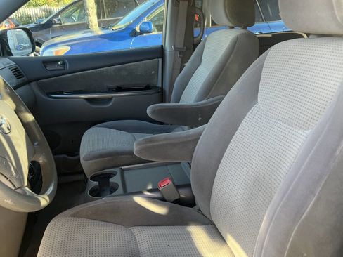 Used 2009 Toyota Sienna CE image 8
