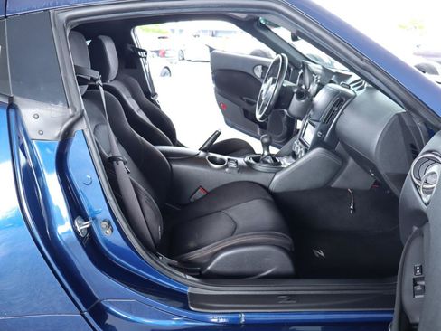 Used 2017 Nissan 370Z Coupe RWD image 30