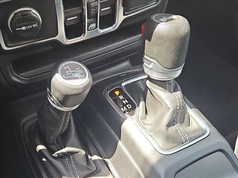 Used 2024 Jeep Wrangler Unlimited AWD/4WD image 11