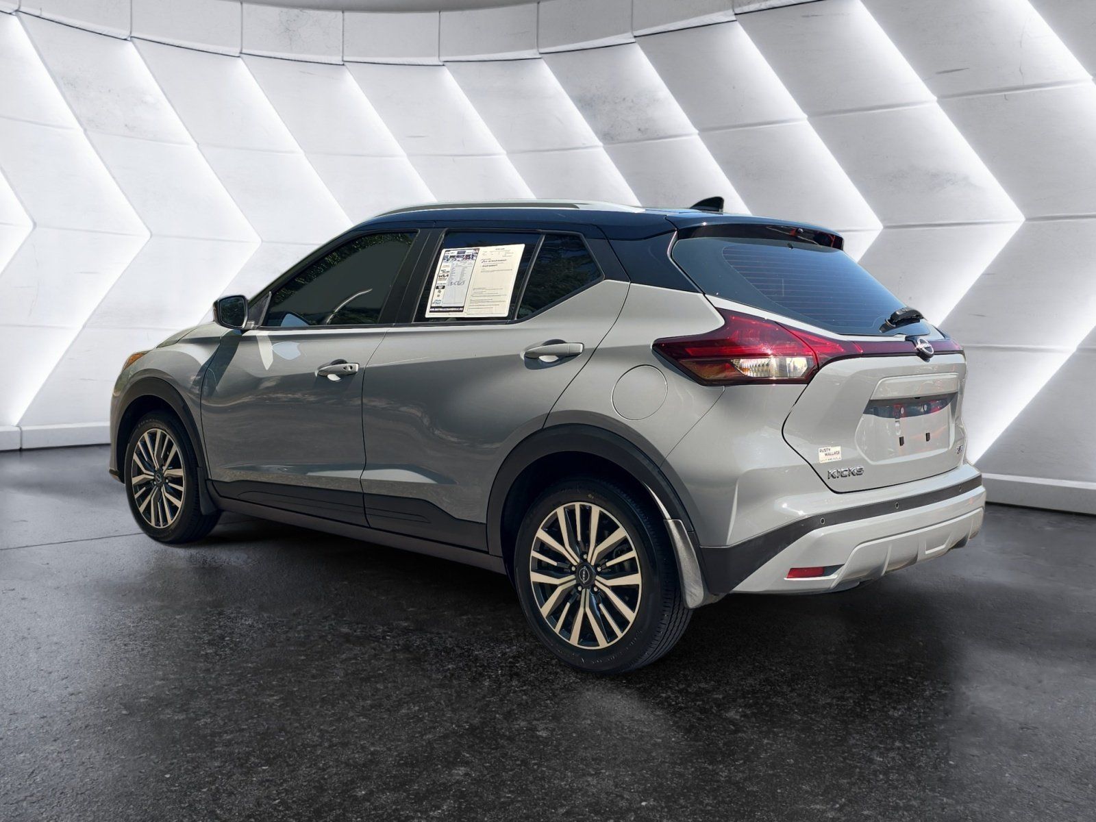 Used 2024 Nissan Kicks SV FWD image 3