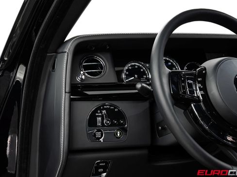 Used 2022 Rolls-Royce Phantom Sedan RWD image 29