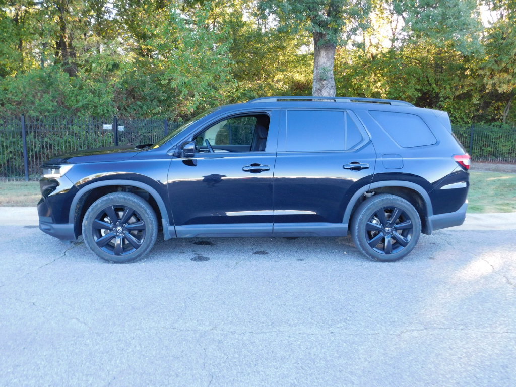 Used 2025 Honda Pilot Black Edition image 2