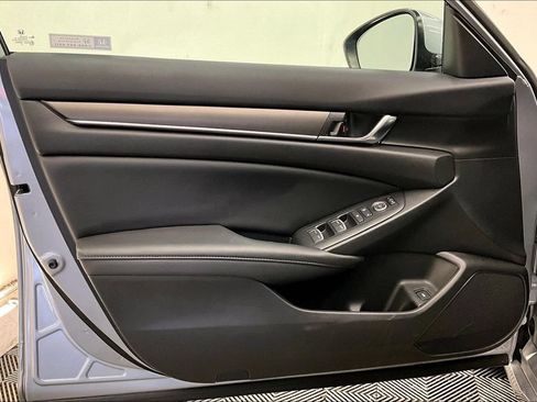 Used 2022 Honda Accord LX image 24