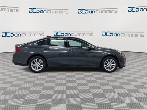 Used 2017 Chevrolet Malibu LT w/ Leather Package image 9