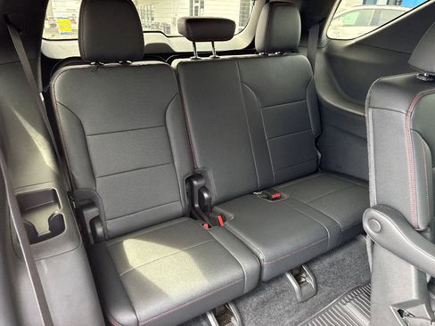 Used 2024 Chevrolet Traverse RS w/ LPO, Floor Liner Package FWD image 36