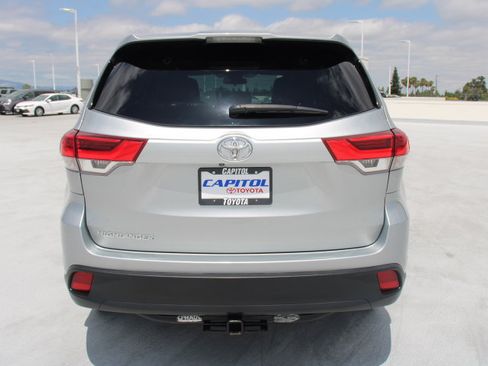 Used 2019 Toyota Highlander LE FWD image 4