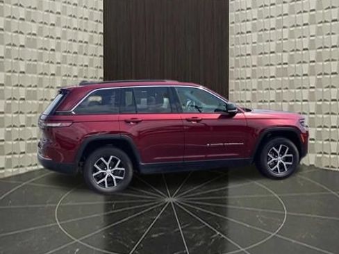 Certified 2025 Jeep Grand Cherokee Limited w/ Luxury Tech Group II AWD/4WD image 4