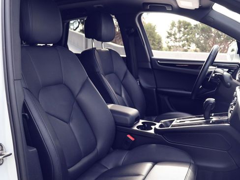 Certified 2023 Porsche Macan image 25