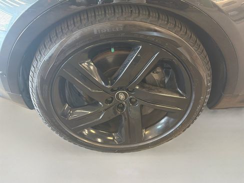 Used 2022 Land Rover Discovery HSE R-Dynamic AWD/4WD image 11