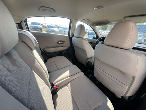 Used 2018 Honda HR-V LX image 12