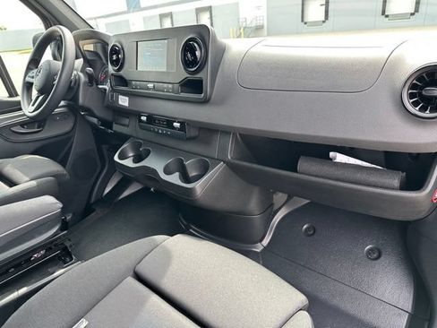 Used 2024 Mercedes-Benz Sprinter 2500 w/ Acoustic Package image 8
