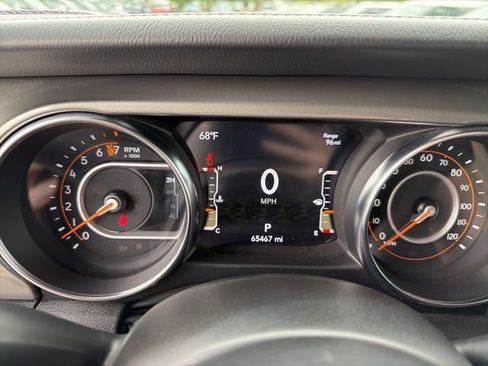 Used 2023 Jeep Gladiator Overland AWD/4WD image 15
