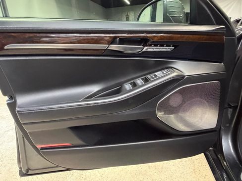 Used 2018 Genesis G90 3.3T Premium RWD image 46