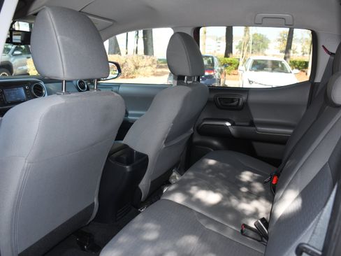 Used 2017 Toyota Tacoma TRD Sport image 13