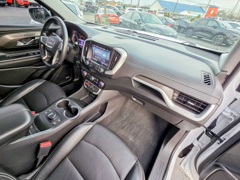 Used 2022 GMC Terrain SLT w/ Infotainment Package II image 16