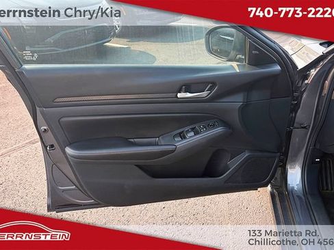 Used 2024 Nissan Altima 2.5 SV FWD image 7