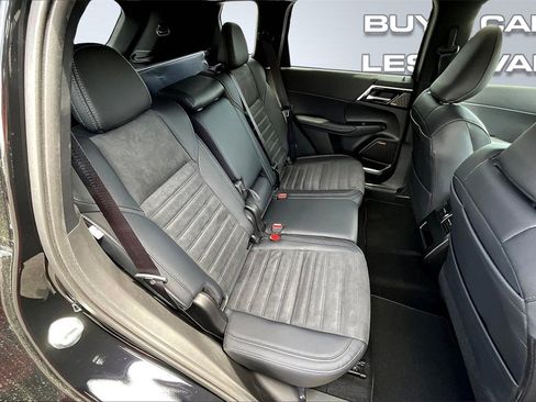 New 2025 Mitsubishi Outlander SE image 9