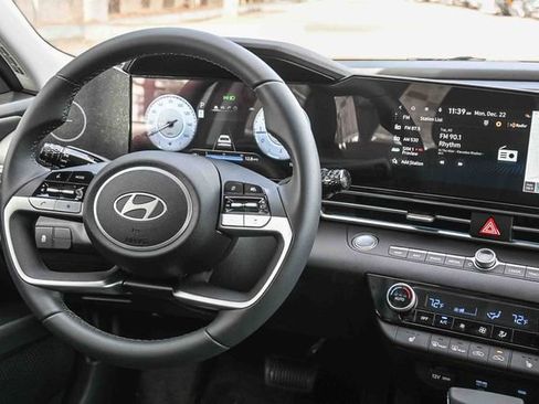 New 2026 Hyundai Elantra Limited FWD image 17