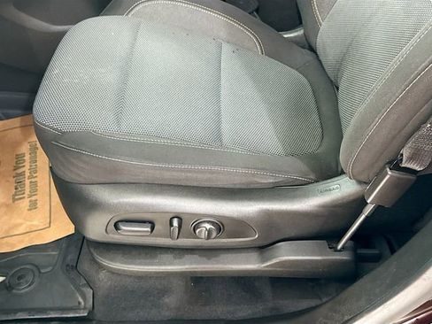 Used 2020 Chevrolet Traverse LT image 19