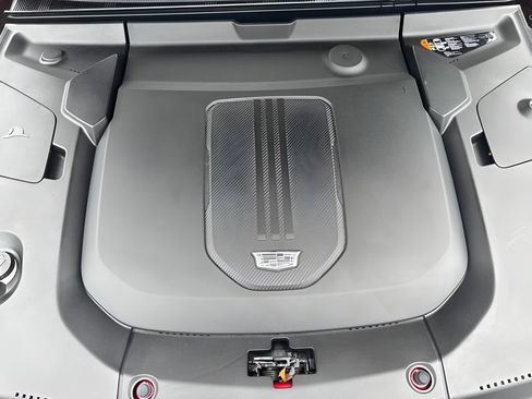 Used 2024 Cadillac Lyriq Sport AWD/4WD image 9