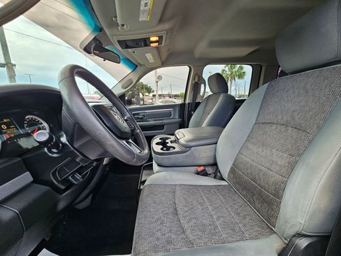 Used 2018 RAM 1500 Classic SLT AWD/4WD image 14