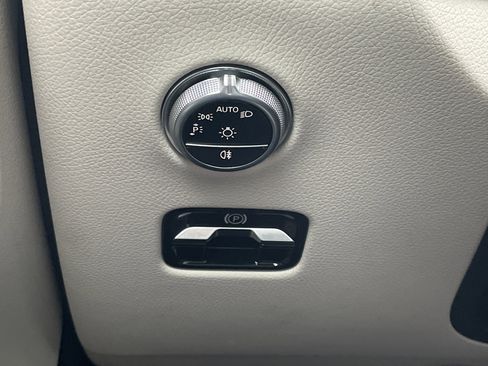 Certified 2024 Mercedes-Benz GLC 300 image 25